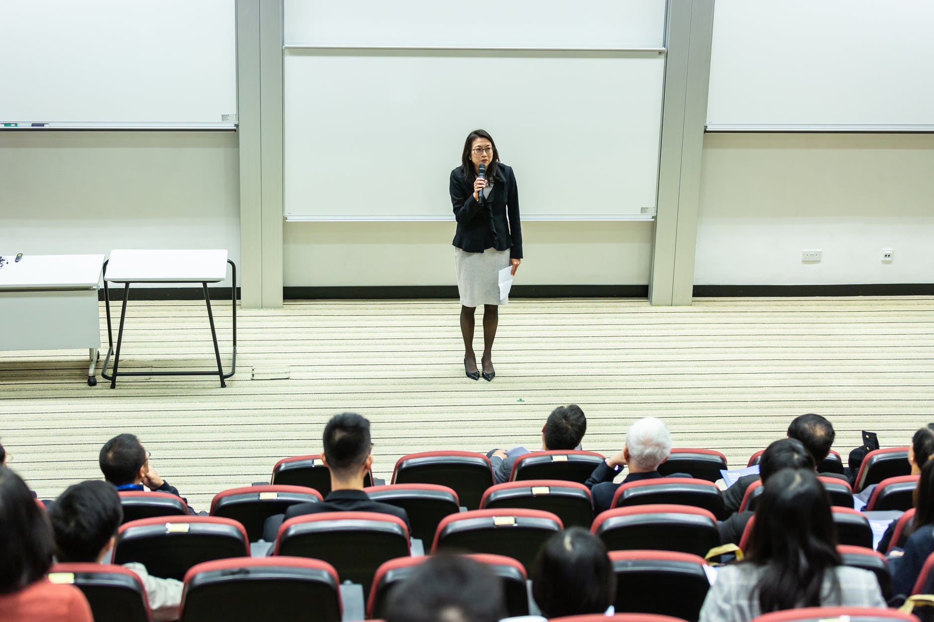 What behavior contribute to the perceptions of effective or ineffective instructors? Image credit: WordPress free image library. Instructor in lecture hall.