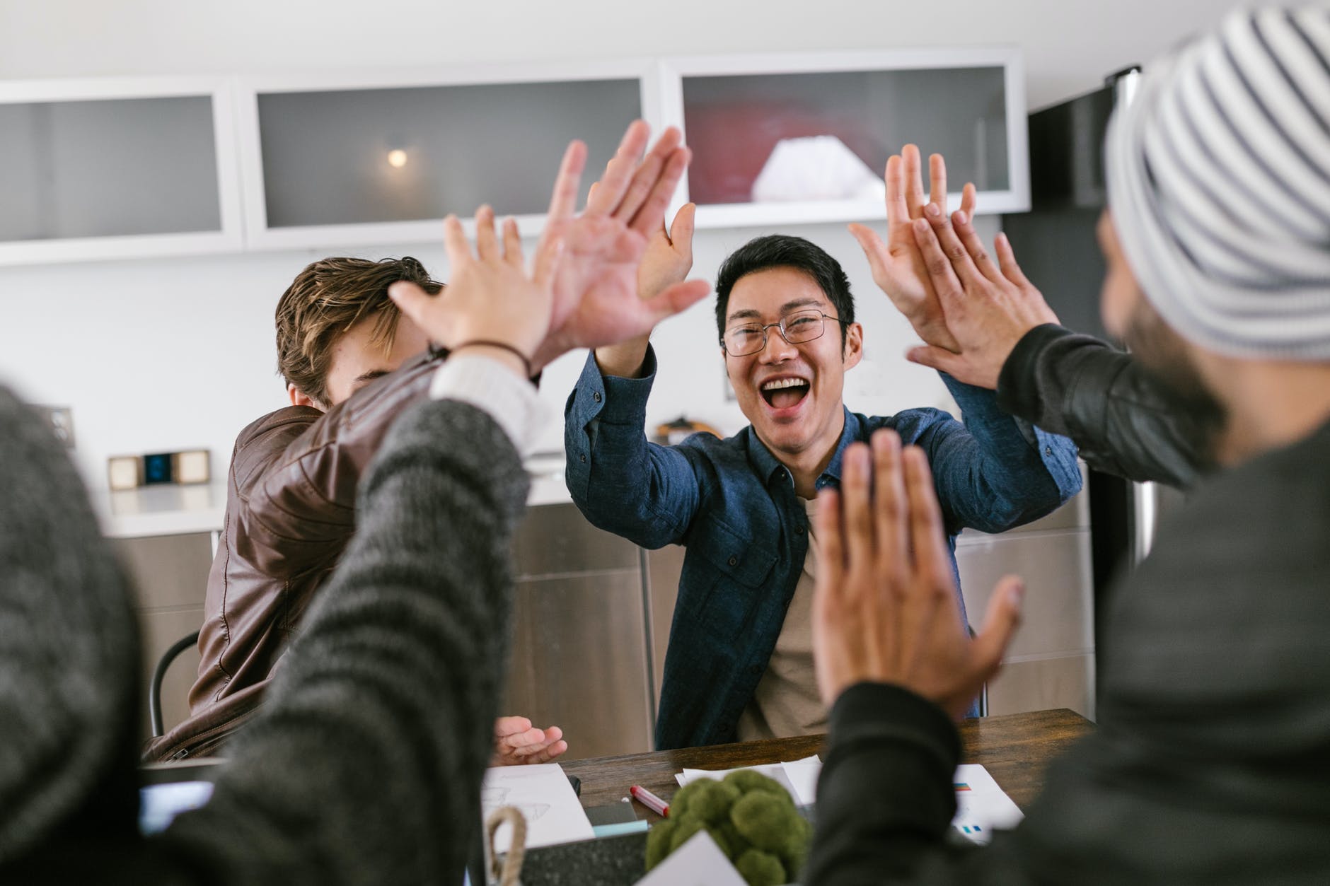 People high fiving eachother