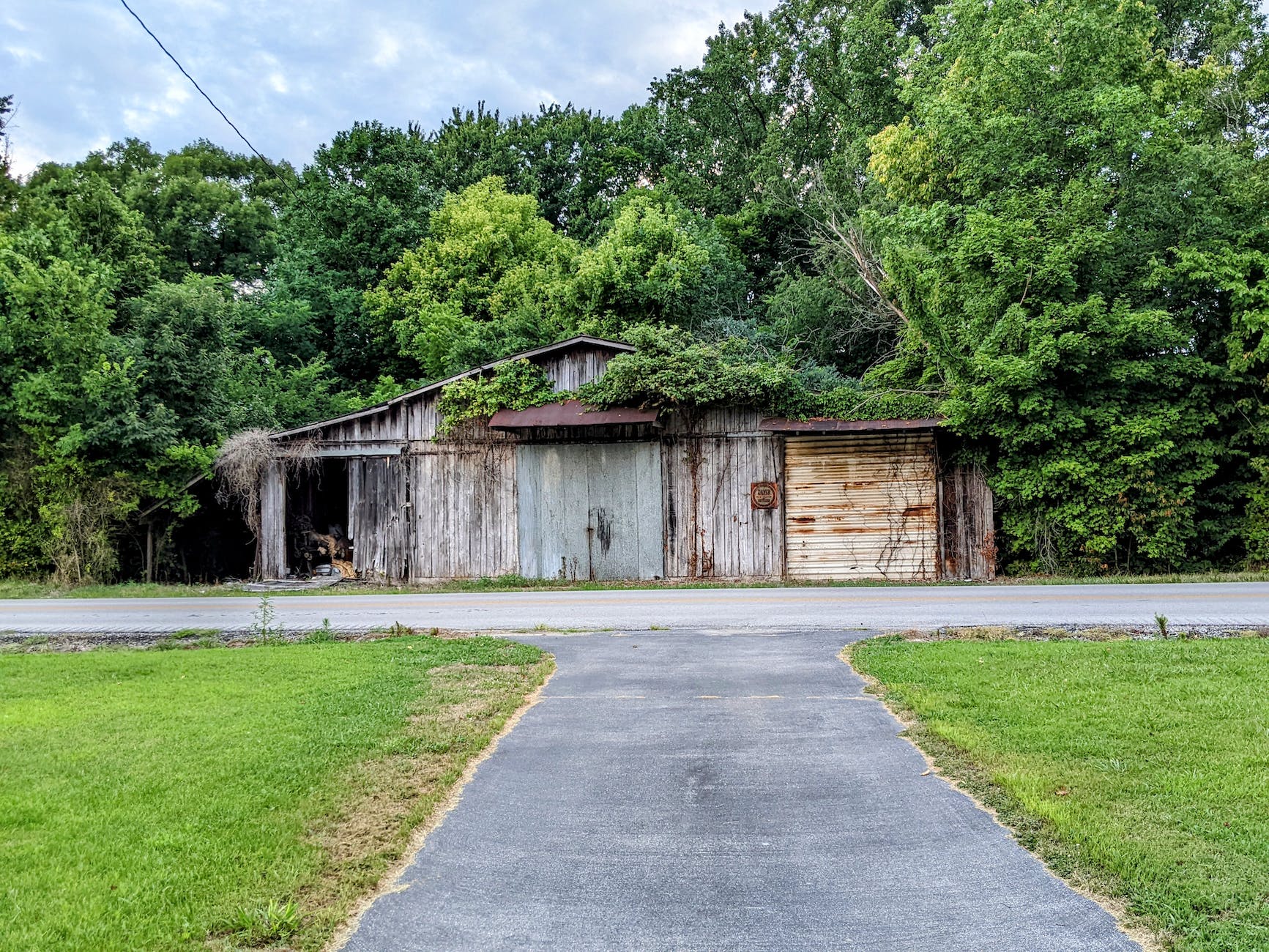 old barn at the end of a t-shaped rural road