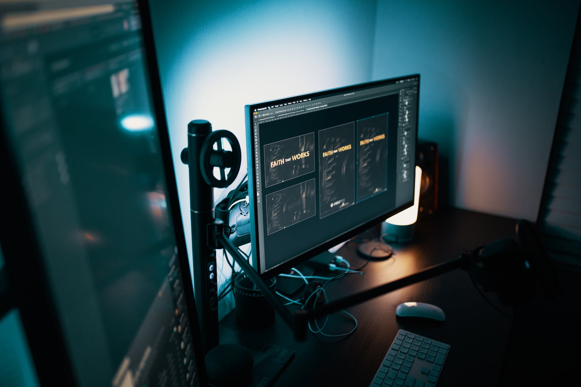 monitor with data